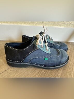 Kickers Men's Navy and Blue leather  Suede Lace-Up Oxfords. 4 W